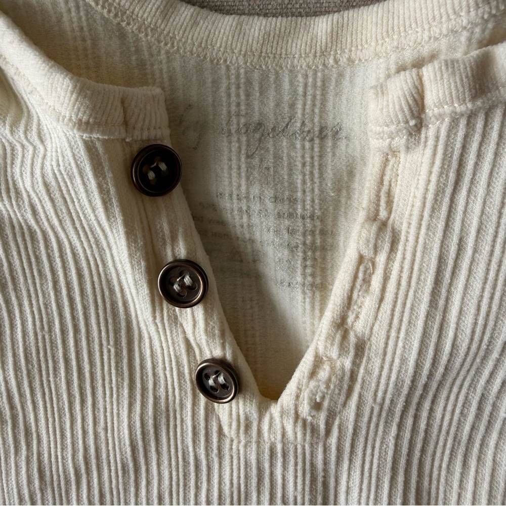 Ribbed Henley Crop Top - Picture 3 of 3